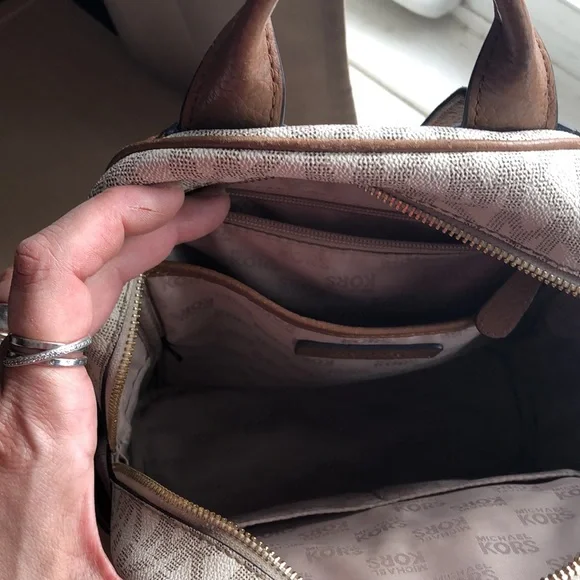 Beautiful Michael Kors bag - Picture 3 of 5